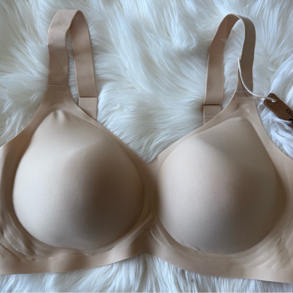 NWT Celeste d’or Curve Seamless Soft V-Neck Wireless Full Support Jelly Bra
